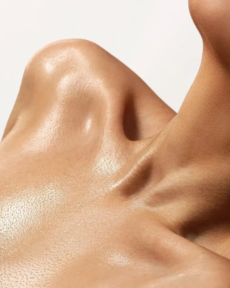 Natural sunless tan result from automated spray tan booth