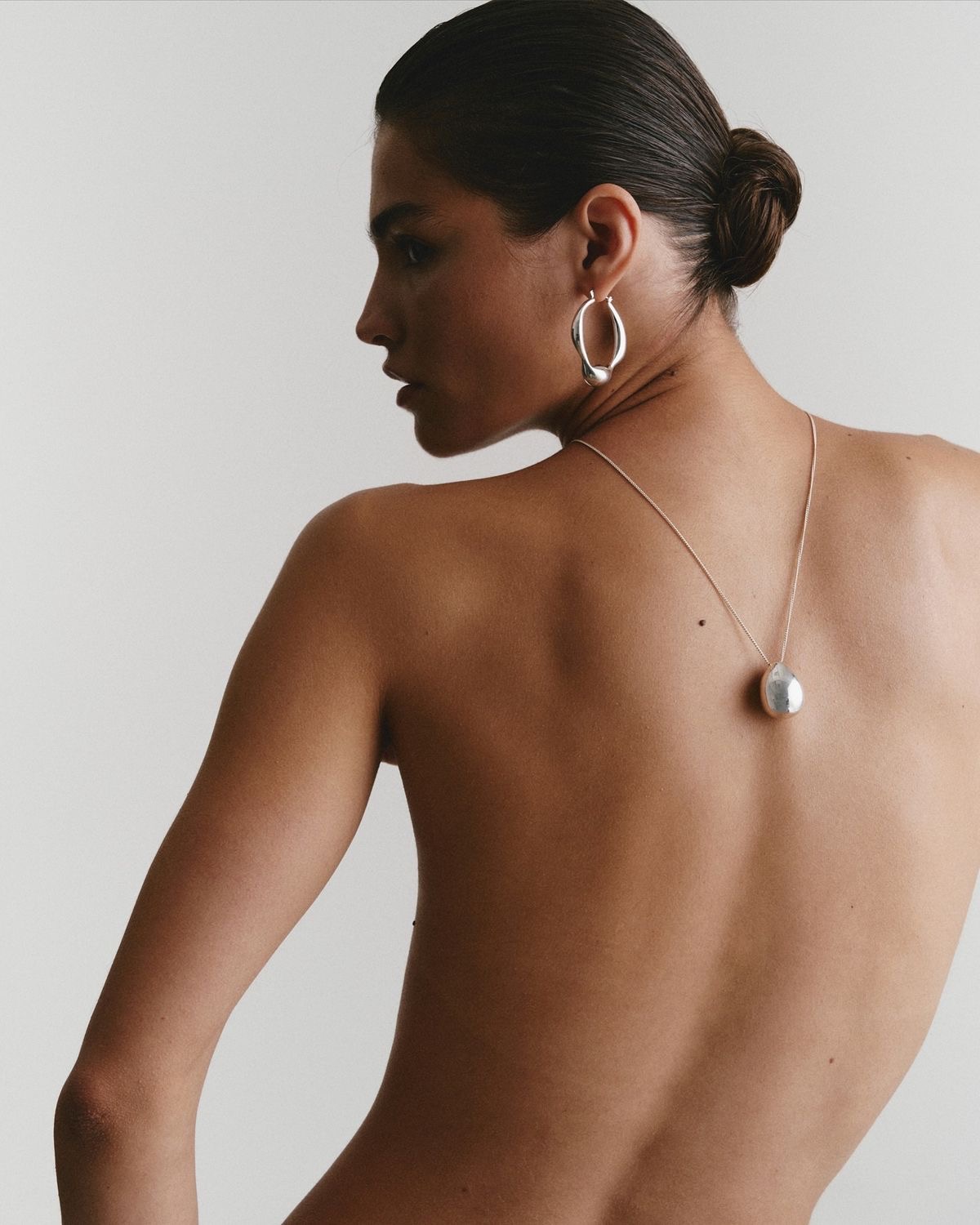 Spray Tans and Acne-Prone Skin: What You Need to Know