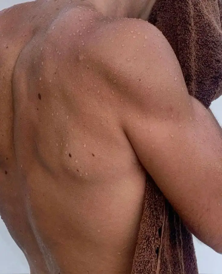 Spray Tans for Men: Everything You Need to Know (First-Timer’s Guide)
